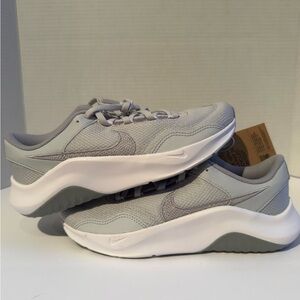 Women’s Nike Legend Essential 3 NN